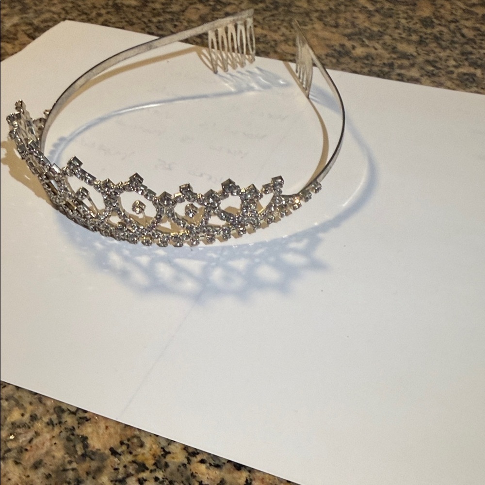 Elegant Silver Tiara - Picture 2 of 7